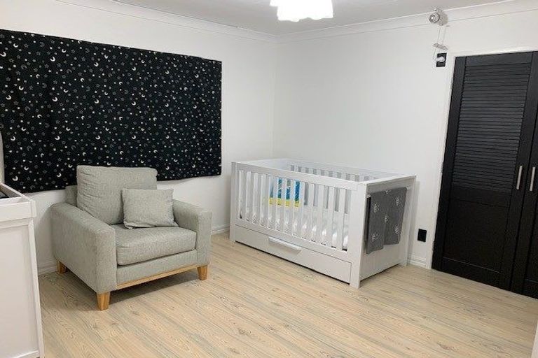 Photo of property in 8 Caribbean Drive, Unsworth Heights, Auckland, 0632