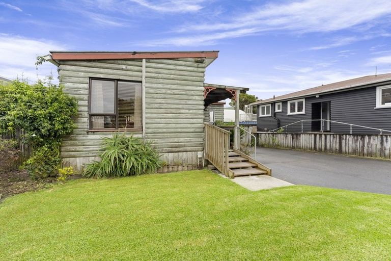 Photo of property in 30 Pioneer Road, Moturoa, New Plymouth, 4310