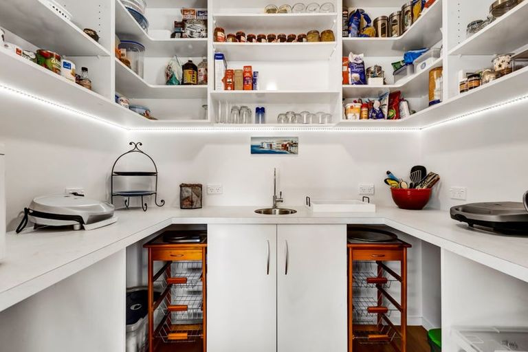 Photo of property in 10 Allan Road, Burgess Park, New Plymouth, 4371