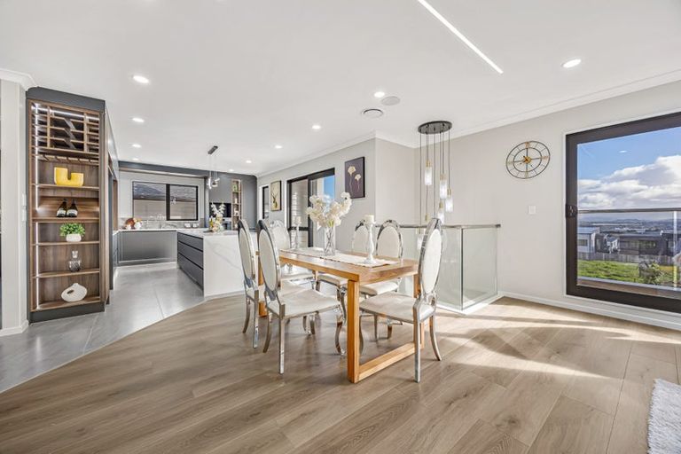 Photo of property in 6 Mill Hill Close, Flat Bush, 2019