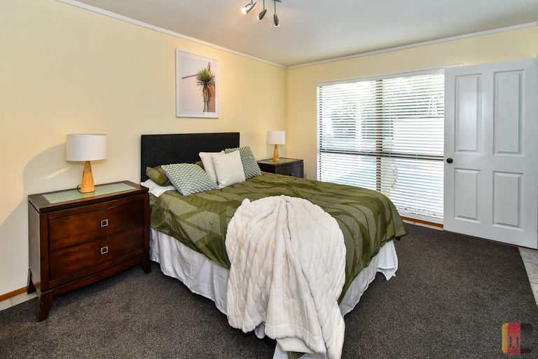 Photo of property in 74 Walter Strevens Drive, Conifer Grove, Takanini, 2112