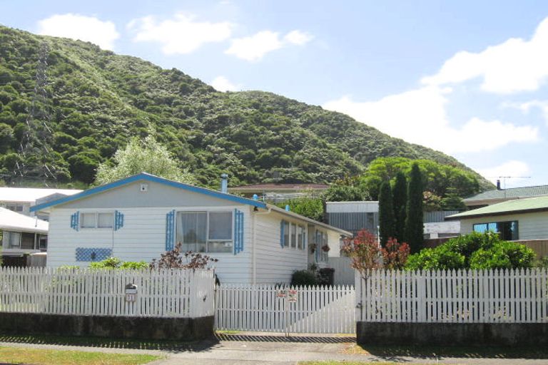 Photo of property in 71 Hartford Crescent, Totara Park, Upper Hutt, 5018