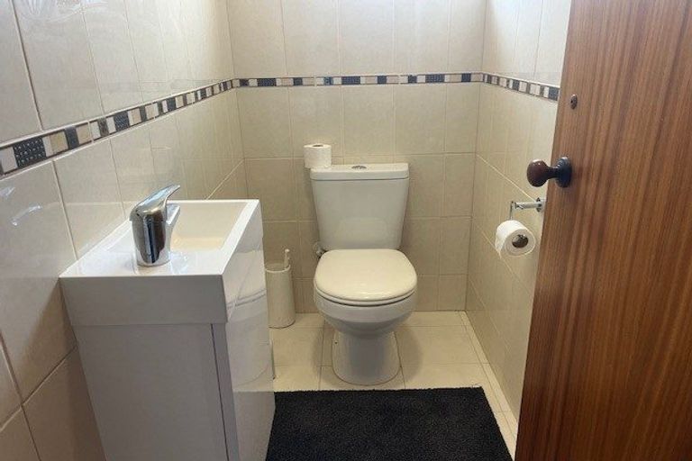 Photo of property in 24 Hurstbourn Priors, Goodwood Heights, Auckland, 2105