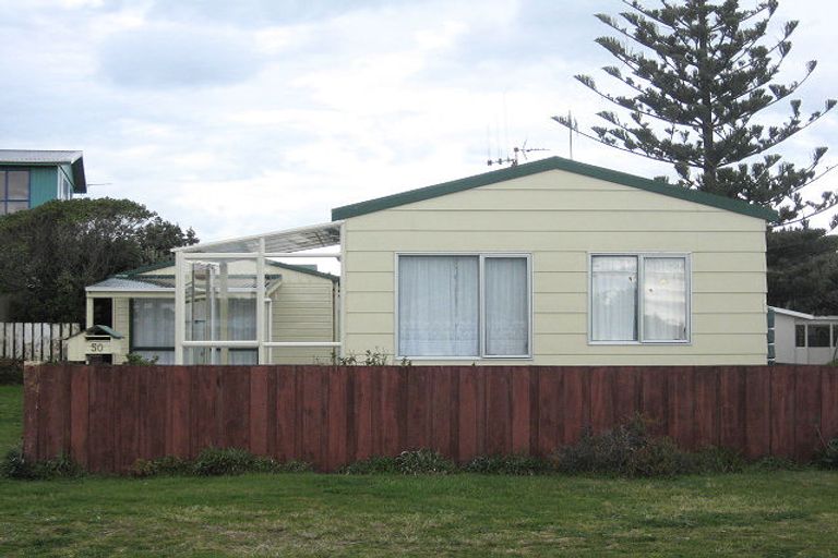 Photo of property in 50 Park Avenue, Waitarere Beach, Levin, 5510