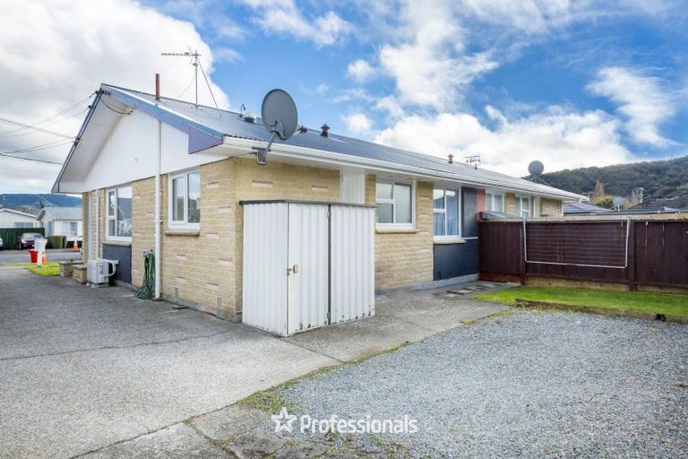 Photo of property in 2/6 Hay Street, Ebdentown, Upper Hutt, 5018