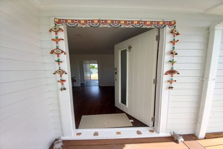 Photo of property in 20 Tamariki Avenue, Kelston, Auckland, 0602