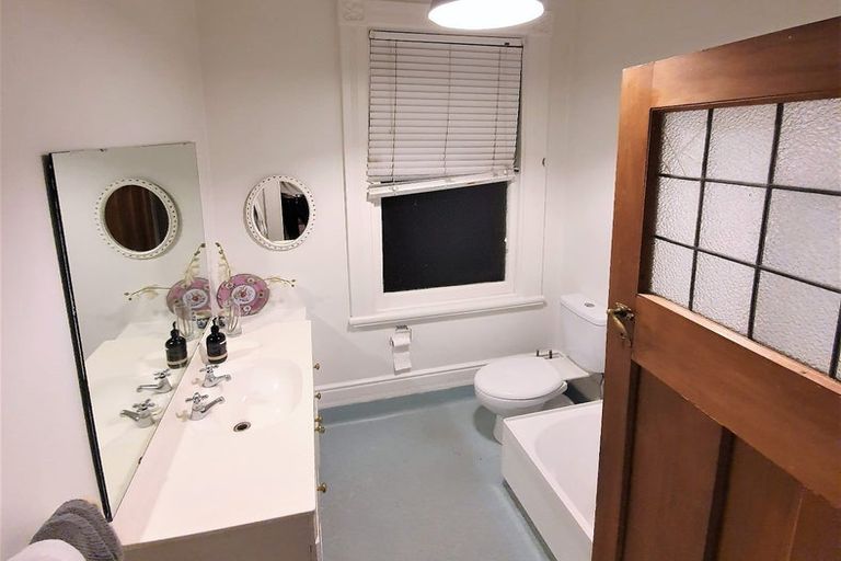 Photo of property in 294 Oriental Parade, Oriental Bay, Wellington, 6011