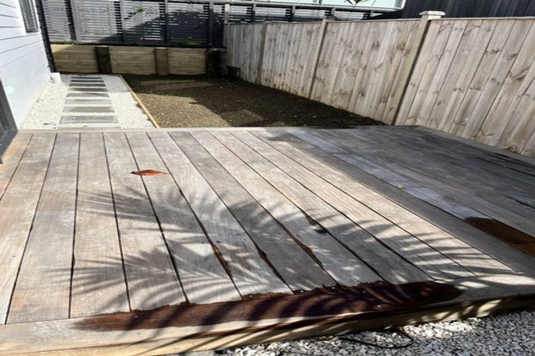 Photo of property in 43 Knights Road, Rothesay Bay, Auckland, 0630