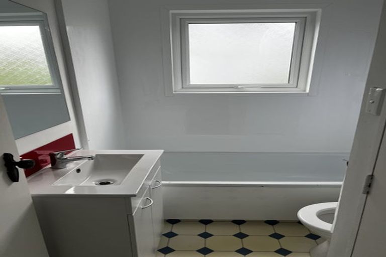 Photo of property in 3/49 Mandalay Terrace, Khandallah, Wellington, 6035