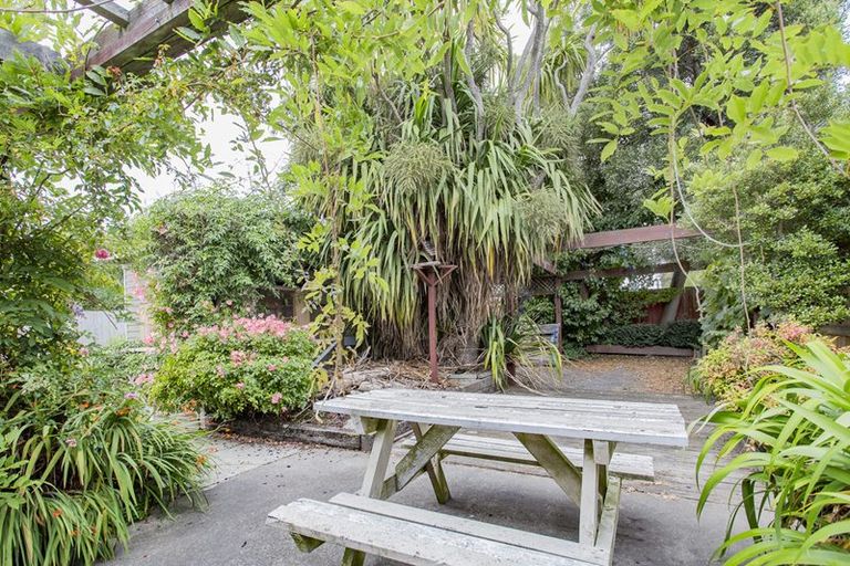 Photo of property in 174 Weston Road, St Albans, Christchurch, 8052