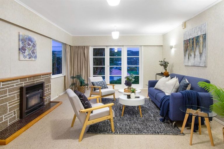 Photo of property in 35 Saint Johns Terrace, Tawa, Wellington, 5028