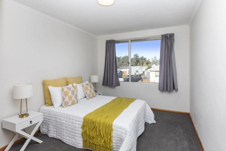 Photo of property in 11 Eglinton Street, Avondale, Christchurch, 8061