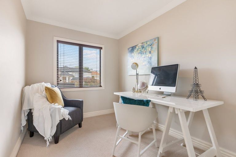 Photo of property in 11 Dunvegan Rise, East Tamaki Heights, Auckland, 2016