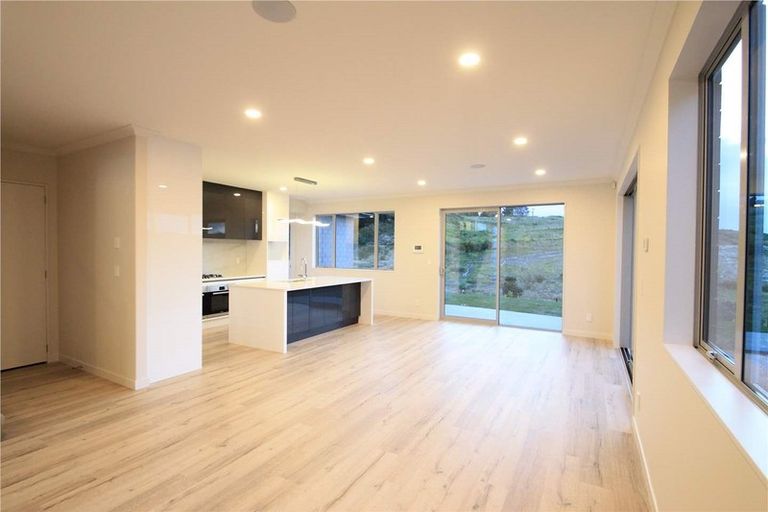Photo of property in 11 Maka Terrace, Orewa, 0931