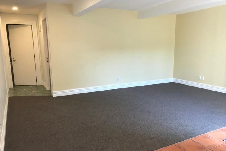 Photo of property in 56 Kelburn Parade, Kelburn, Wellington, 6012