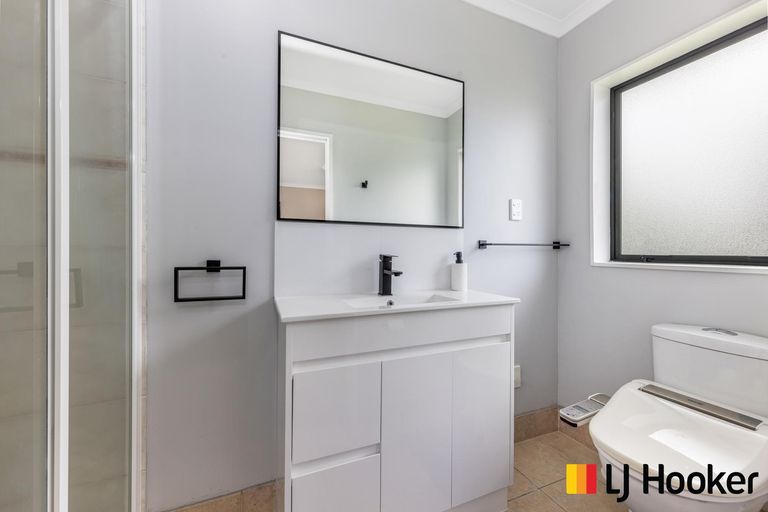 Photo of property in 54 Etherton Drive, Weymouth, Auckland, 2103