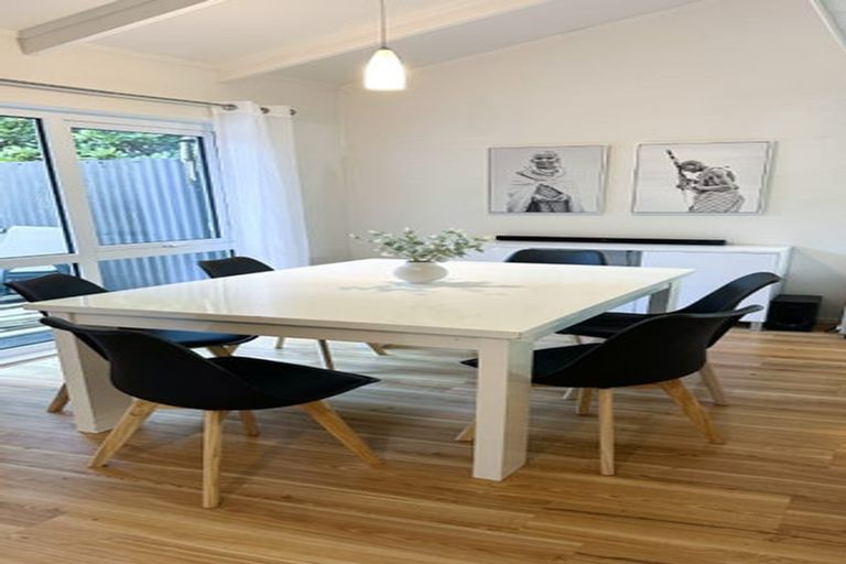 Photo of property in 4 Hiwihau Place, Glenfield, Auckland, 0629