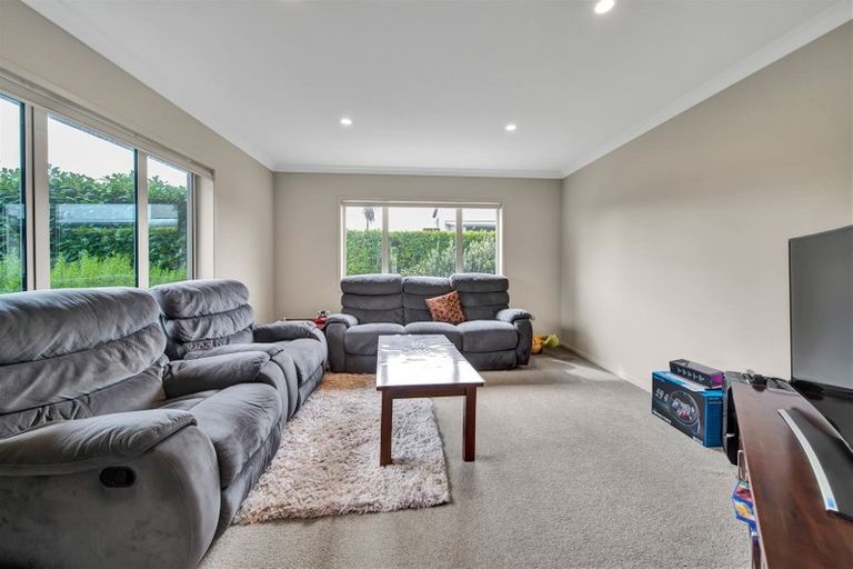 Photo of property in 8 Dolphin Parade, Bell Block, New Plymouth, 4312