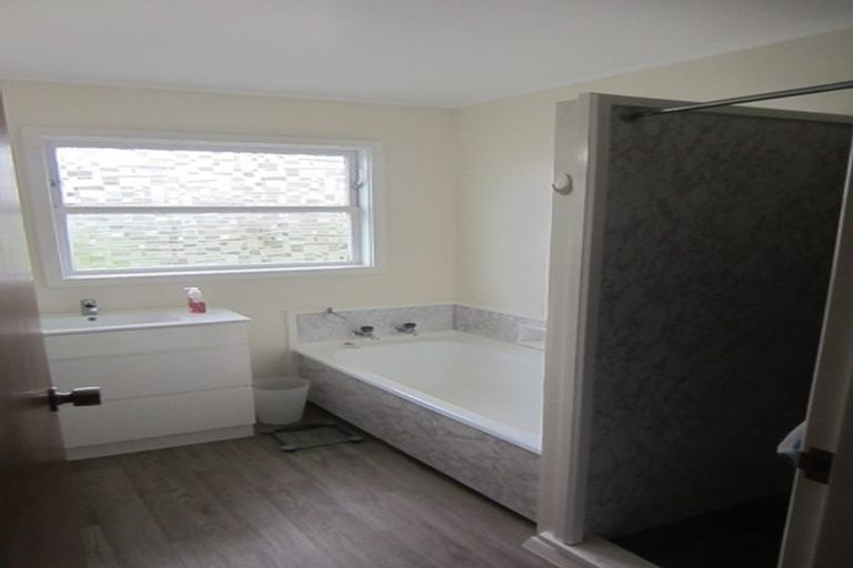 Photo of property in 2 Fyvie Avenue, Tawa, Wellington, 5028