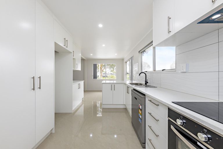 Photo of property in 367 Roscommon Road, Clendon Park, Auckland, 2103