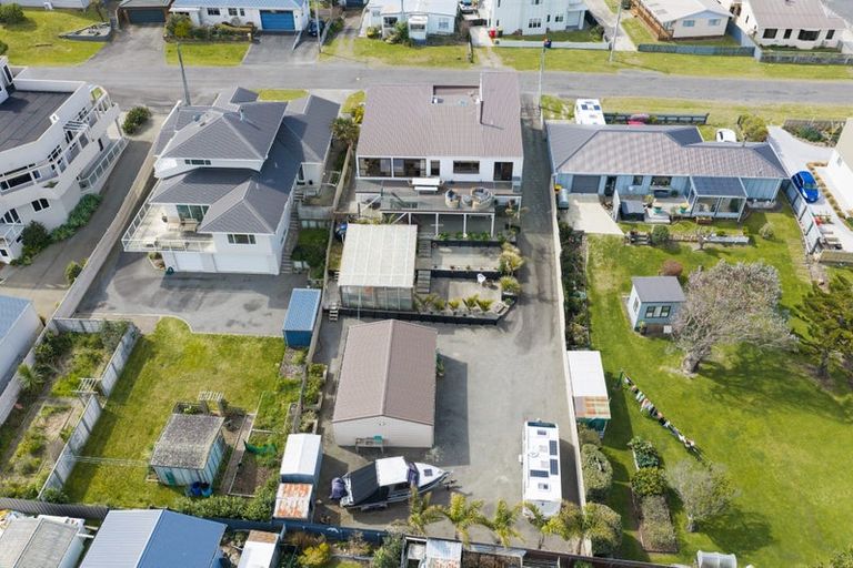 Photo of property in 8 Roore Street, Foxton Beach, Foxton, 4815