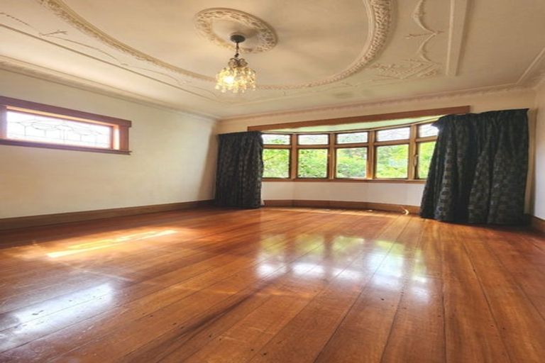 Photo of property in 9 Vennell Street, Brooklyn, Wellington, 6021