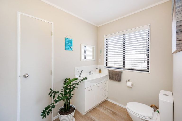 Photo of property in 8 Roore Street, Foxton Beach, Foxton, 4815