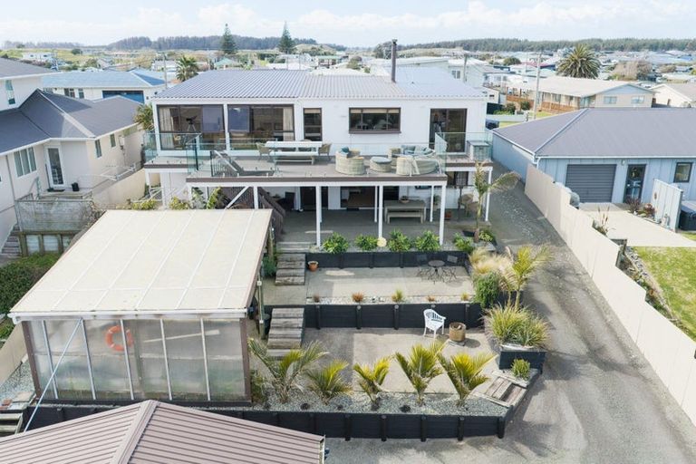 Photo of property in 8 Roore Street, Foxton Beach, Foxton, 4815