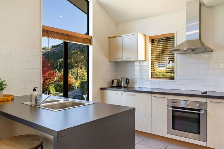 Photo of property in Arno Apartment, 9/8 Mckerrow Place, Sunshine Bay, Queenstown, 9300