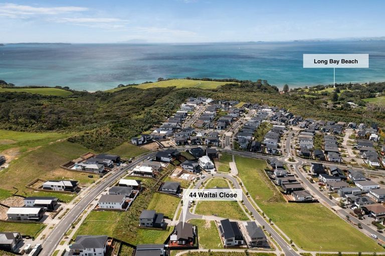 Photo of property in 44 Waitai Close, Long Bay, 0630