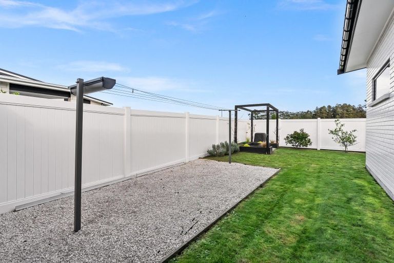 Photo of property in 20 Maturiki Drive, One Tree Point, 0118