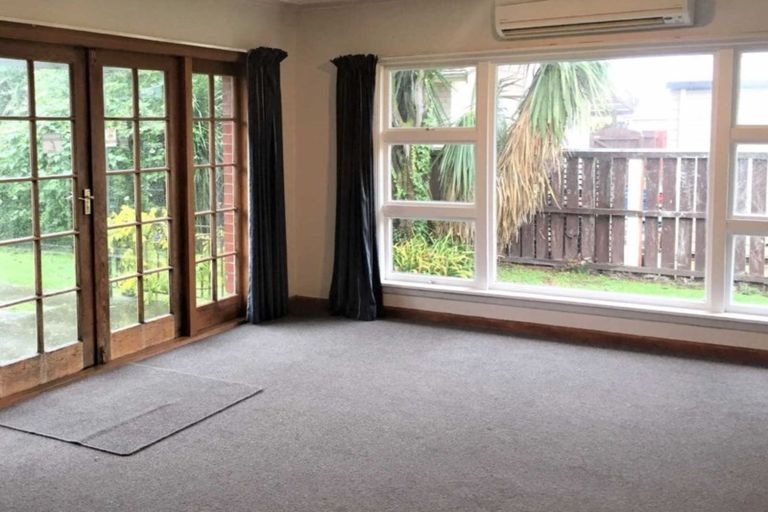 Photo of property in 6 Wyatt Place, Russley, Christchurch, 8042