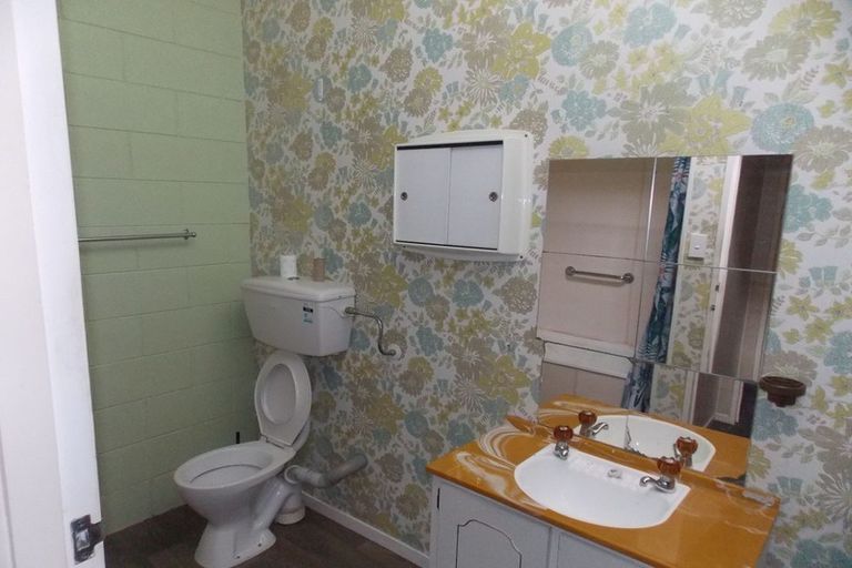 Photo of property in 6 Westmere Place, Takaro, Palmerston North, 4412