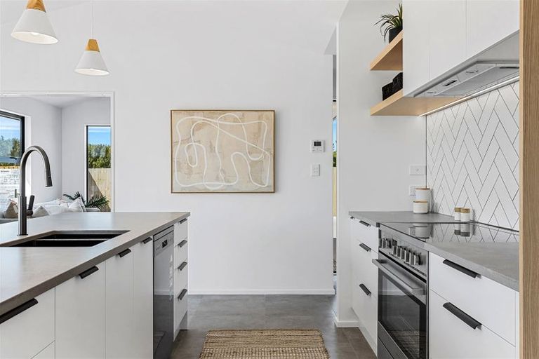 Photo of property in 37 Mcquillan Avenue, Woodend, 7610