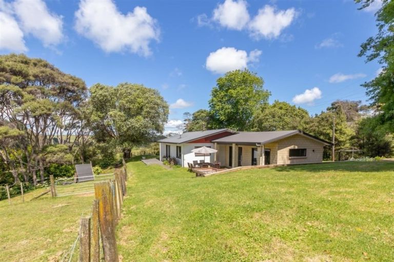 Photo of property in 1310 Old North Road, Helensville, 0875
