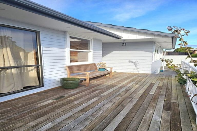 Photo of property in 27 Exminster Street, Blockhouse Bay, Auckland, 0600