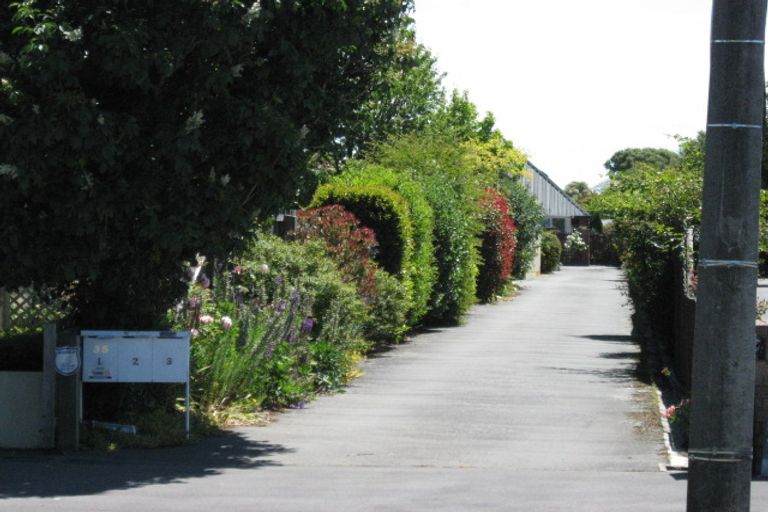 Photo of property in 1/35 Avonhead Road, Avonhead, Christchurch, 8042