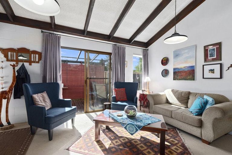 Photo of property in 1/6 Bronwyn Place, Torbay, Auckland, 0630