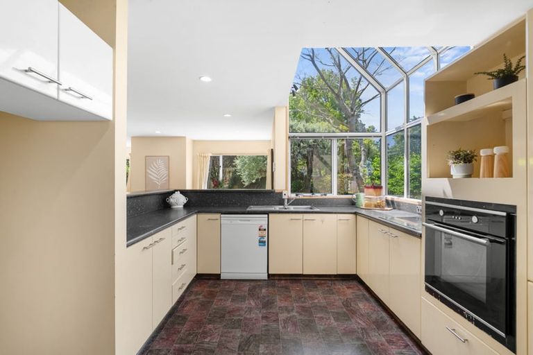 Photo of property in 11 Brockhall Lane, Avonhead, Christchurch, 8042