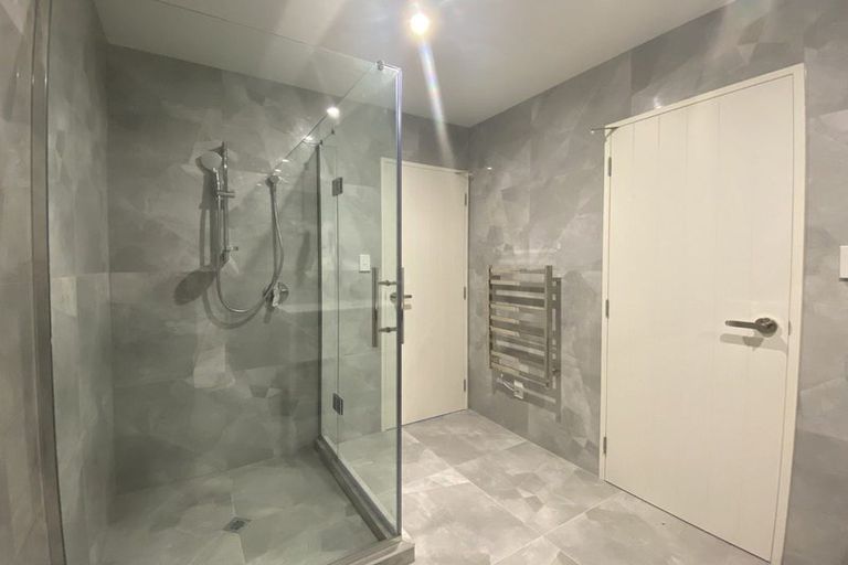 Photo of property in 96d Triangle Road, Massey, Auckland, 0614