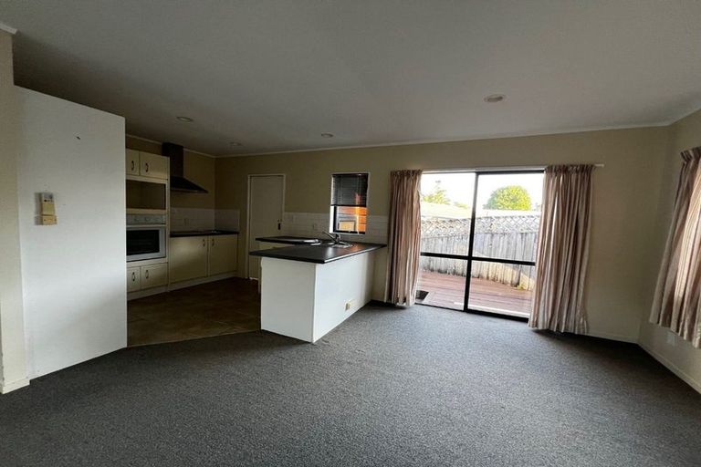 Photo of property in 2/21 Heathglen Place, Bayview, Auckland, 0629