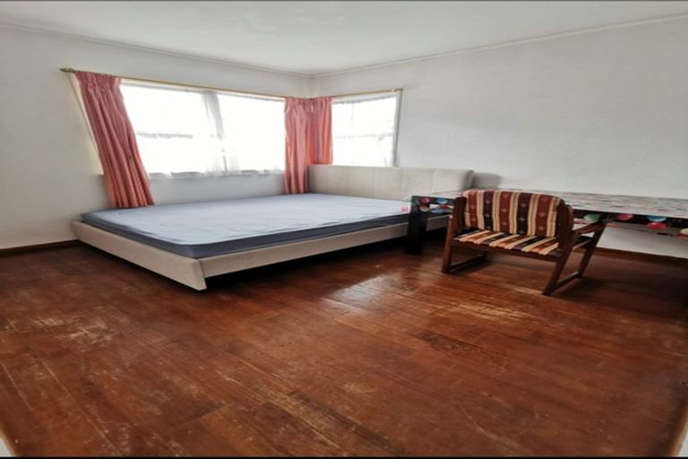 Photo of property in 80 View Road, Henderson, Auckland, 0612