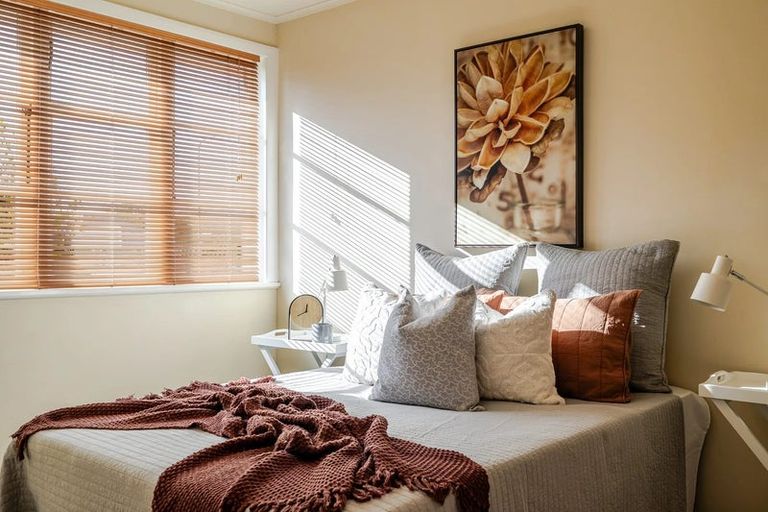 Photo of property in 27 Crewe Crescent, Hokowhitu, Palmerston North, 4410