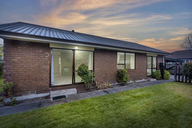 Photo of property in 2/21 Dunedin Street, Redwood, Christchurch, 8051