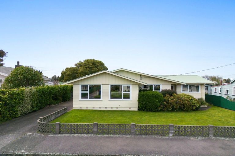 Photo of property in 11 Oxford Street, Marton, 4710