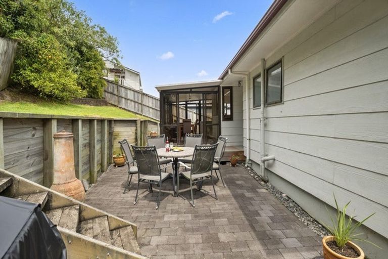 Photo of property in 1/17 Dianthus Place, Browns Bay, Auckland, 0630