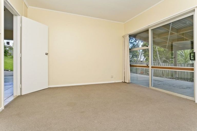 Photo of property in 121 Beach Haven Road, Beach Haven, Auckland, 0626