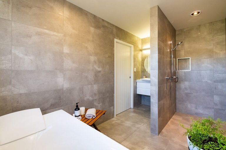 Photo of property in 3 Esk View Road, Eskdale, Napier, 4182