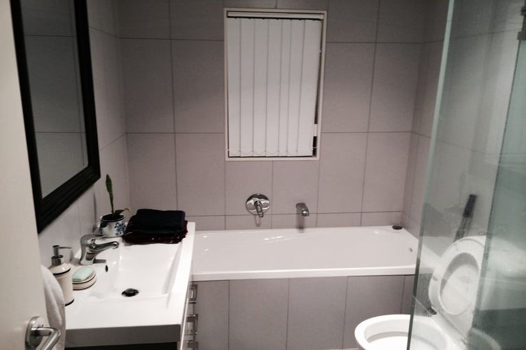 Photo of property in 80 South Kensington Way, Henderson, Auckland, 0612