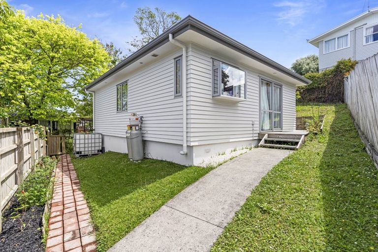 Photo of property in 3 Keldale Place, Forrest Hill, Auckland, 0620
